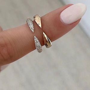 Ring concierge claw ring in 14k white gold and pave diamonds size 8.5